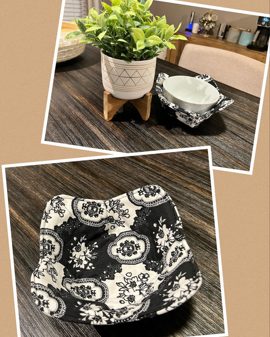Black and White Flower African Print Reversible Bowl Cozies